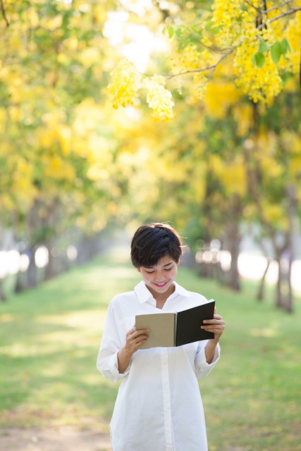 Bücher sind Schiffe, welche die weiten Meere der Zeit durcheilen.